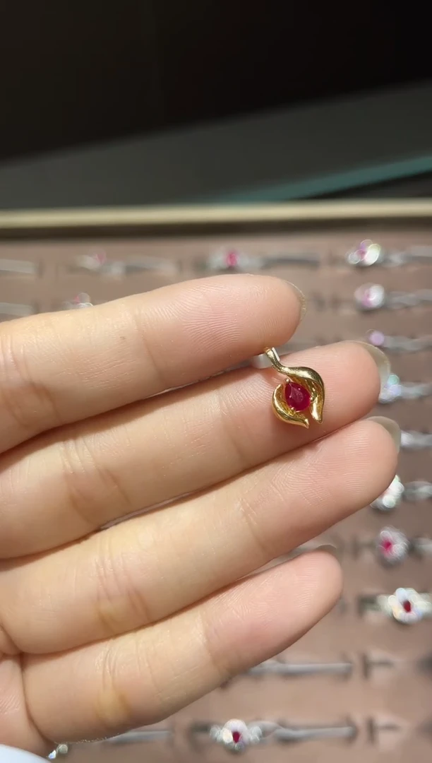 吊坠(不含链)18K金镶嵌红宝石1