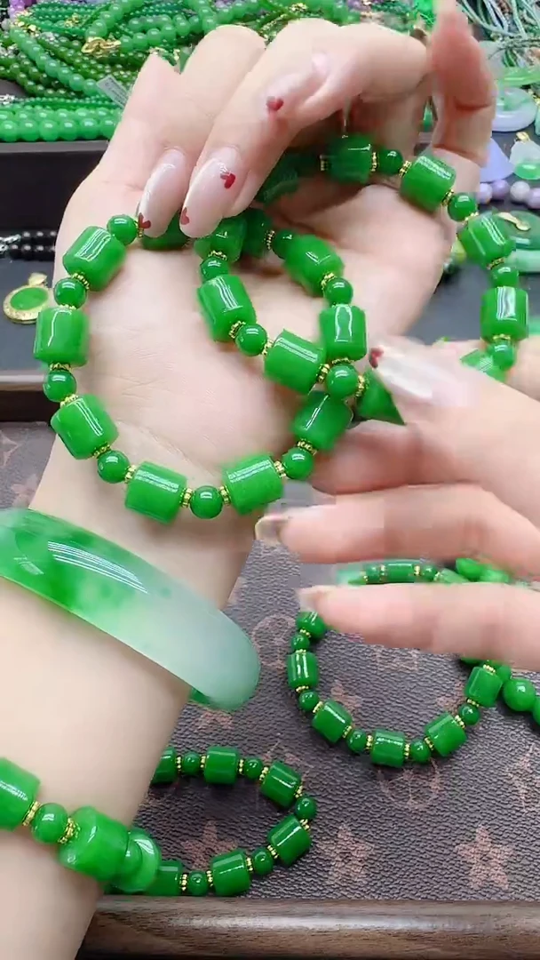 翡翠14K金镶嵌颈饰拉绿桶珠手串
