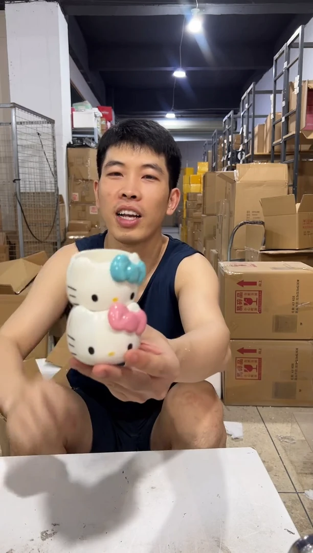 瓷片小号粉色加蓝色kt猫小茶杯2件套微瑕