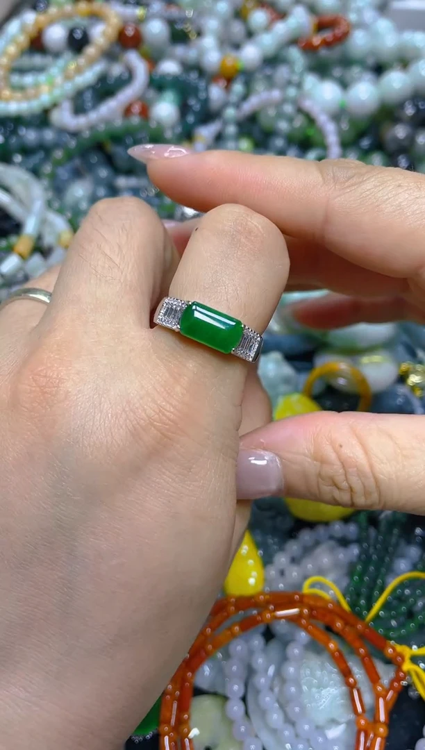 颈饰未镶嵌翡翠/W/翡翠A货，一件也是批发价