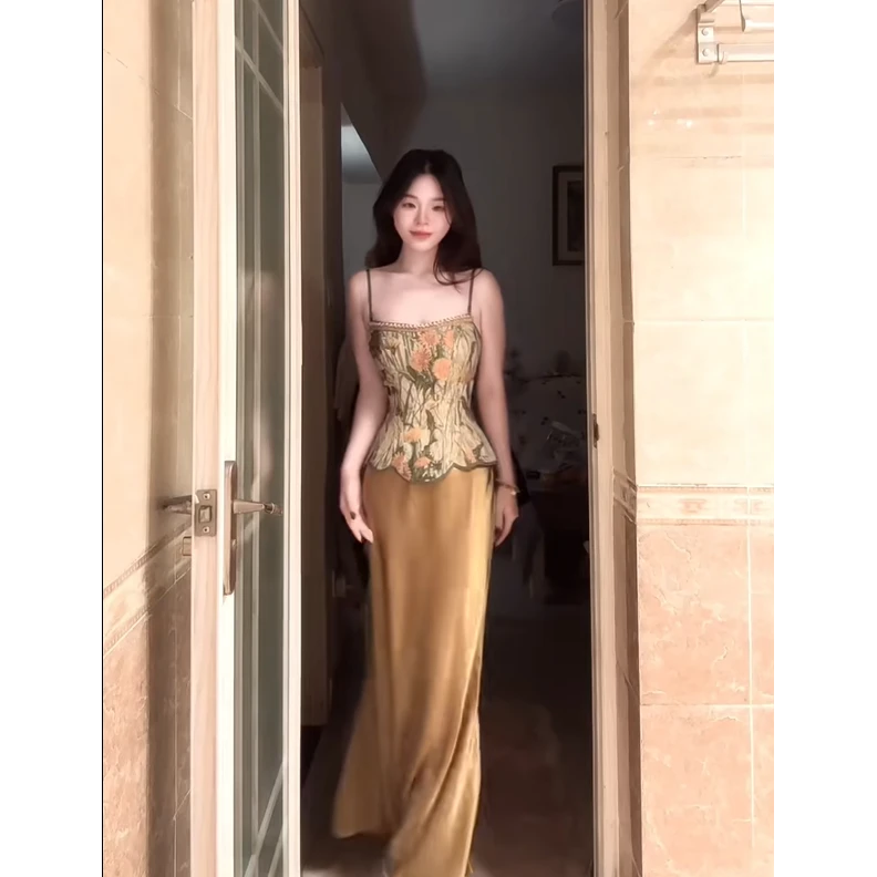 春和景明 蒲公英提花油画感吊带上衣高腰鱼尾摆半身裙新款时尚女