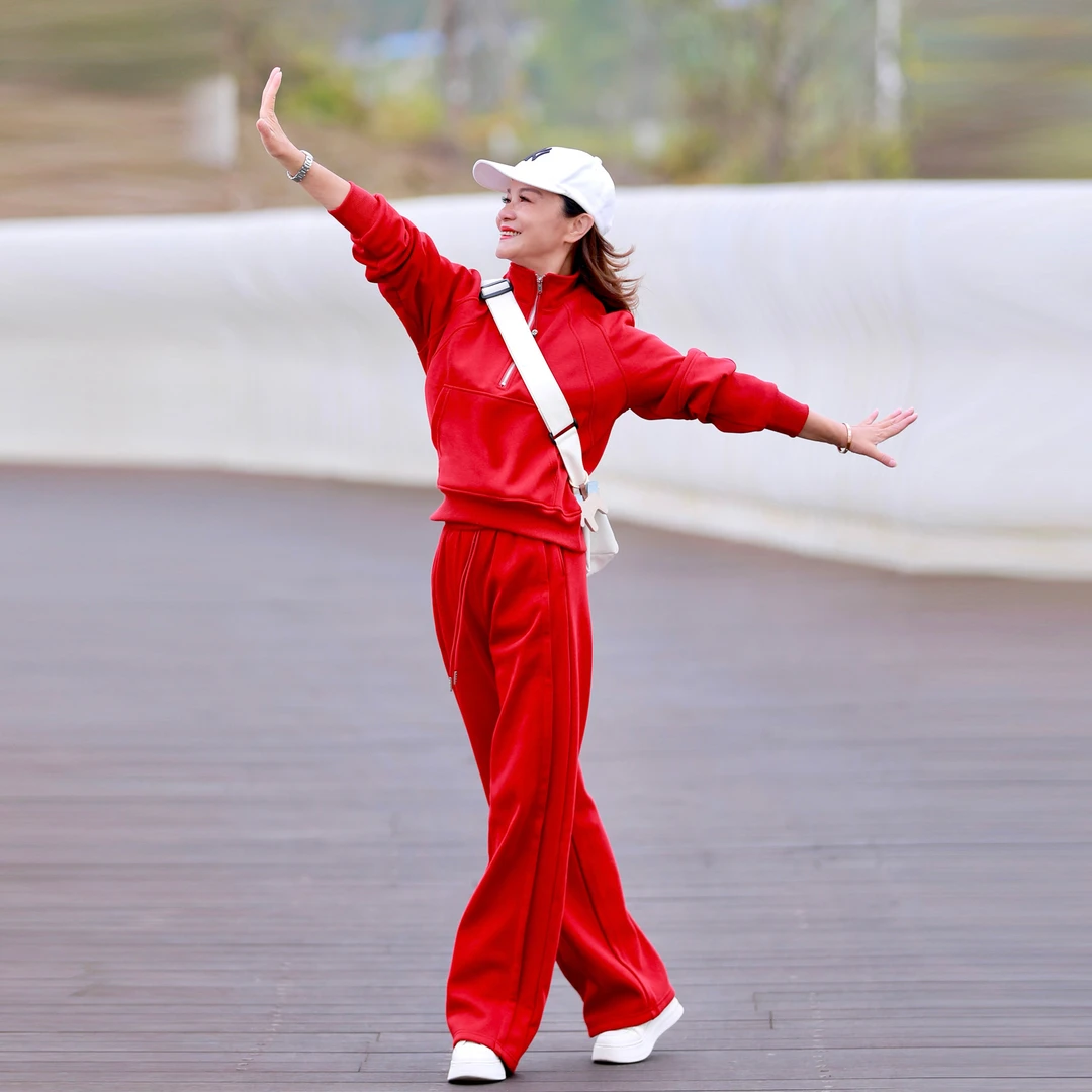 新年本命年洋气质休闲运动套装女装中国红色设计感休闲长袖两件套