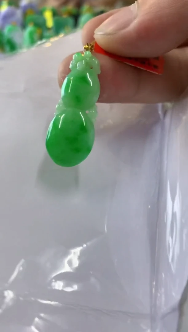 翡翠18K金镶嵌吊坠(不含链)缅甸翡翠挂件