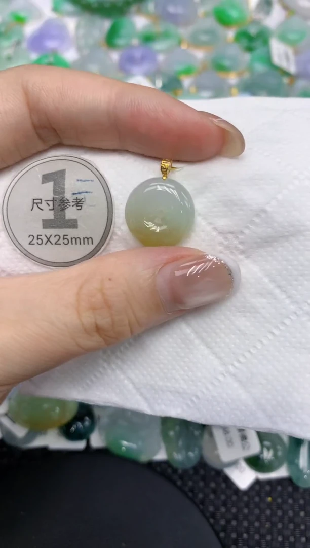 颈饰18K金镶嵌翡翠111111111
