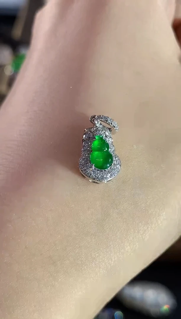 吊坠(不含链)18K金镶嵌翡翠C80 定制