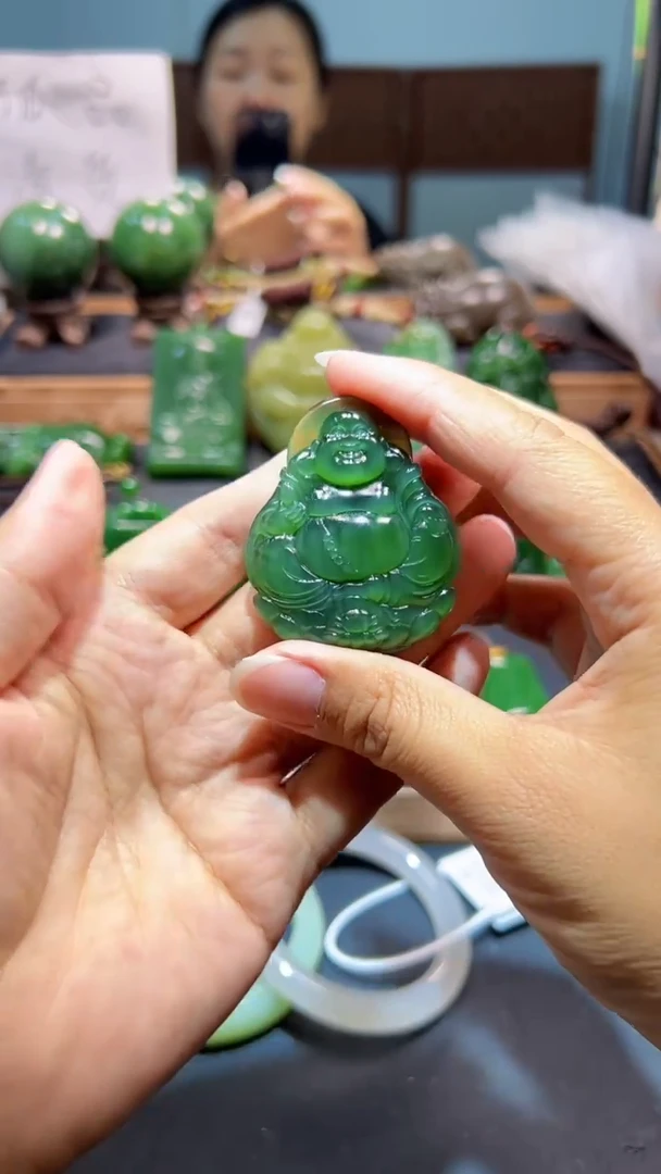 颈饰未镶嵌和田玉（碧玉）1