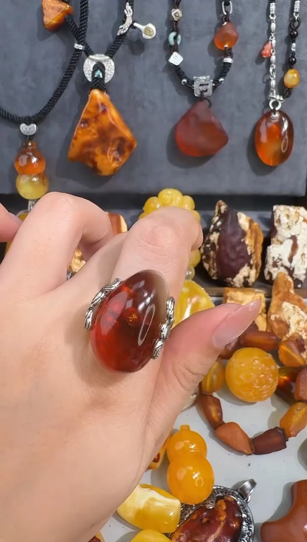 未镶嵌琥珀裸石仲琥珀