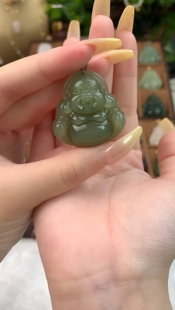颈饰未镶嵌和田玉吊坠