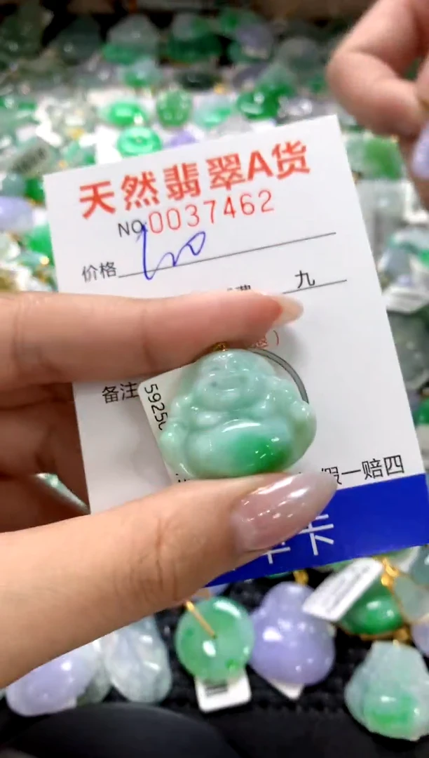 颈饰18K金镶嵌翡翠1111111111111111