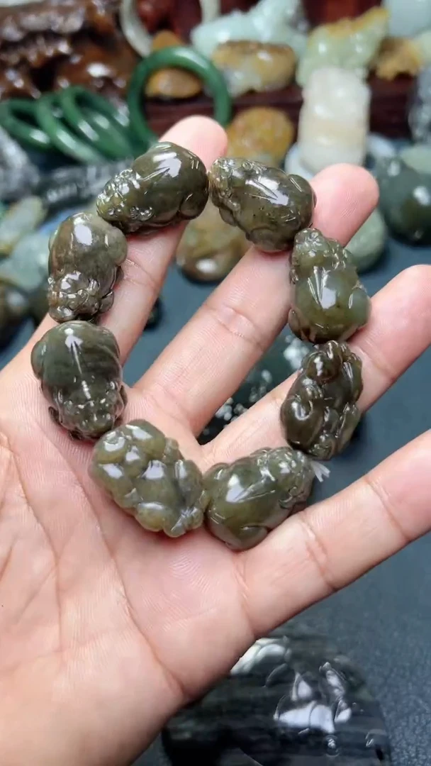 和田玉未镶嵌把件-