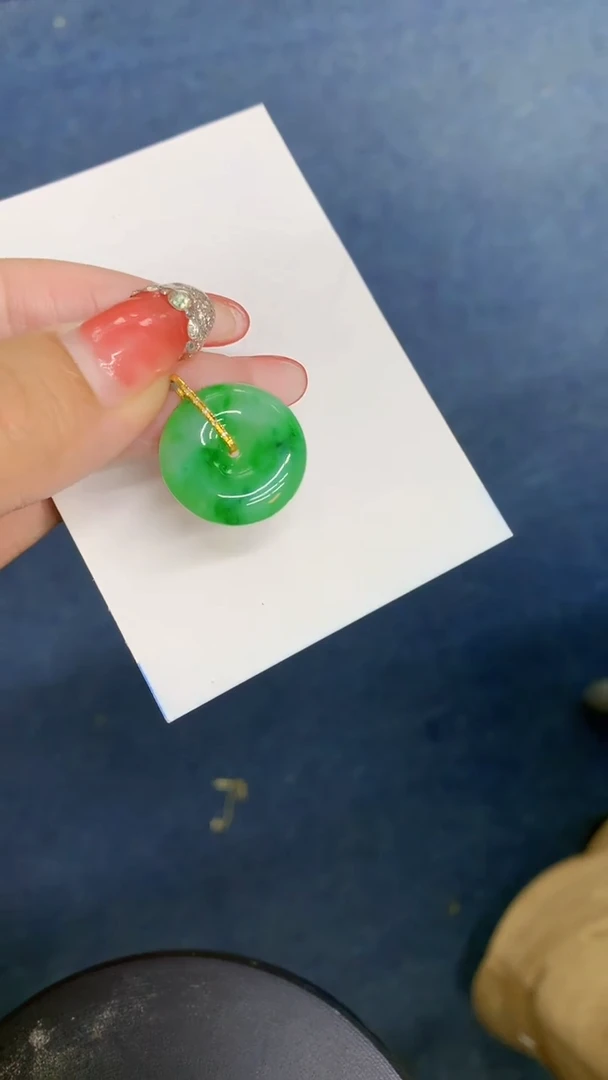 颈饰18K金镶嵌翡翠1