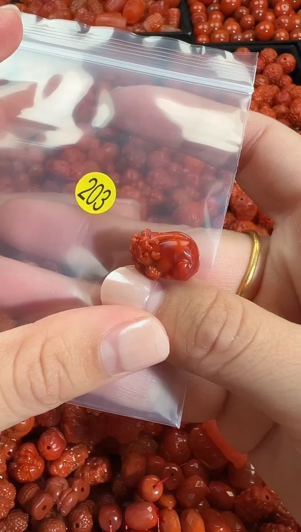 颈饰未镶嵌南红玛瑙1