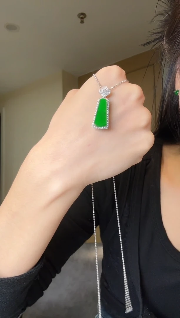 【闪购商品】翡翠吊坠(不含链)银S925镶嵌天然翡翠吊坠