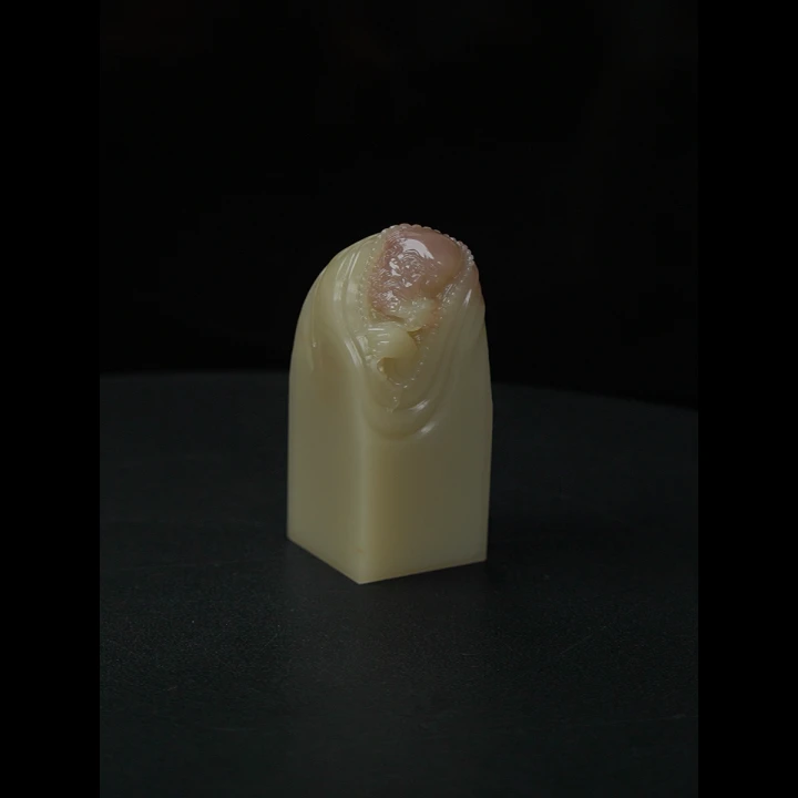 寿山石善伯达摩携灵芝印章2.9x2.9x8.8，1BR