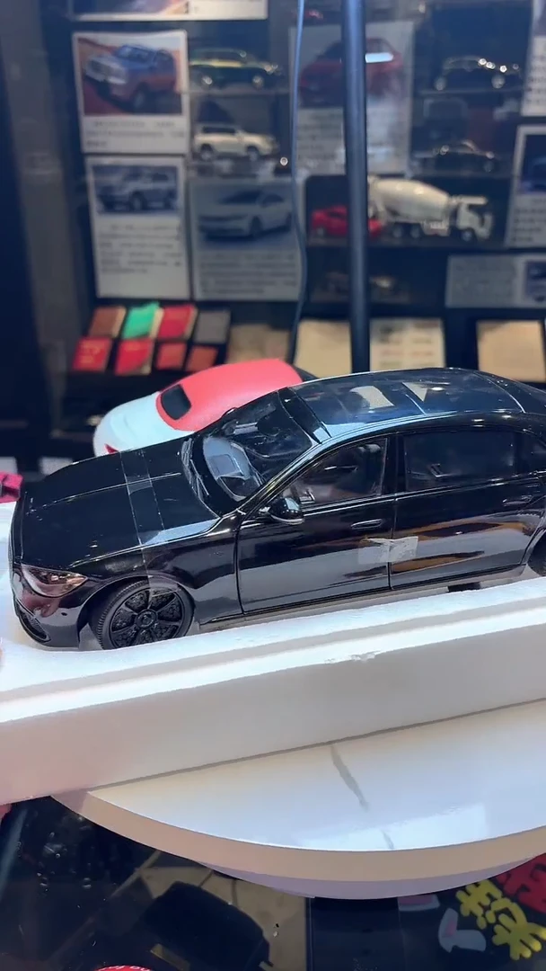 AR奔驰迈巴赫S级黑1:18汽车模型样品