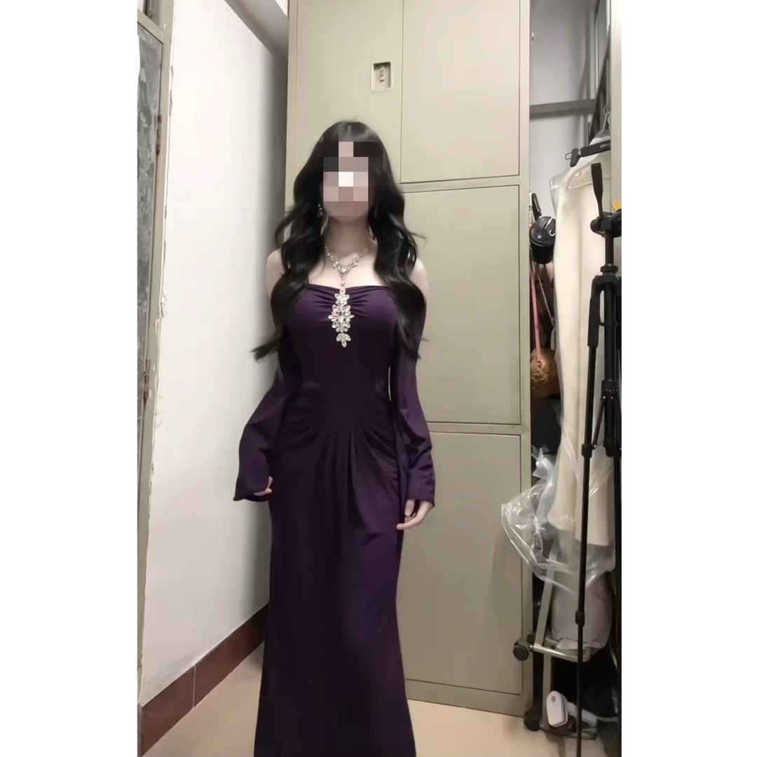 2025秋冬黎明之歌纯色一字肩喇叭袖连衣裙优雅收腰显瘦礼服长裙