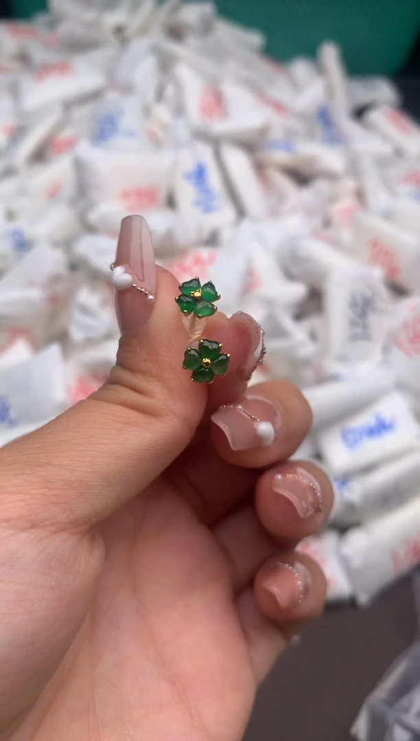 【闪购商品】翡翠耳钉18K金镶嵌一对