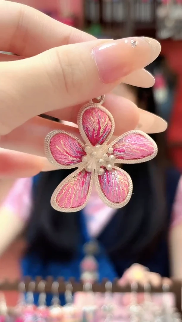 织绣云织谣民族风精美饰品  51