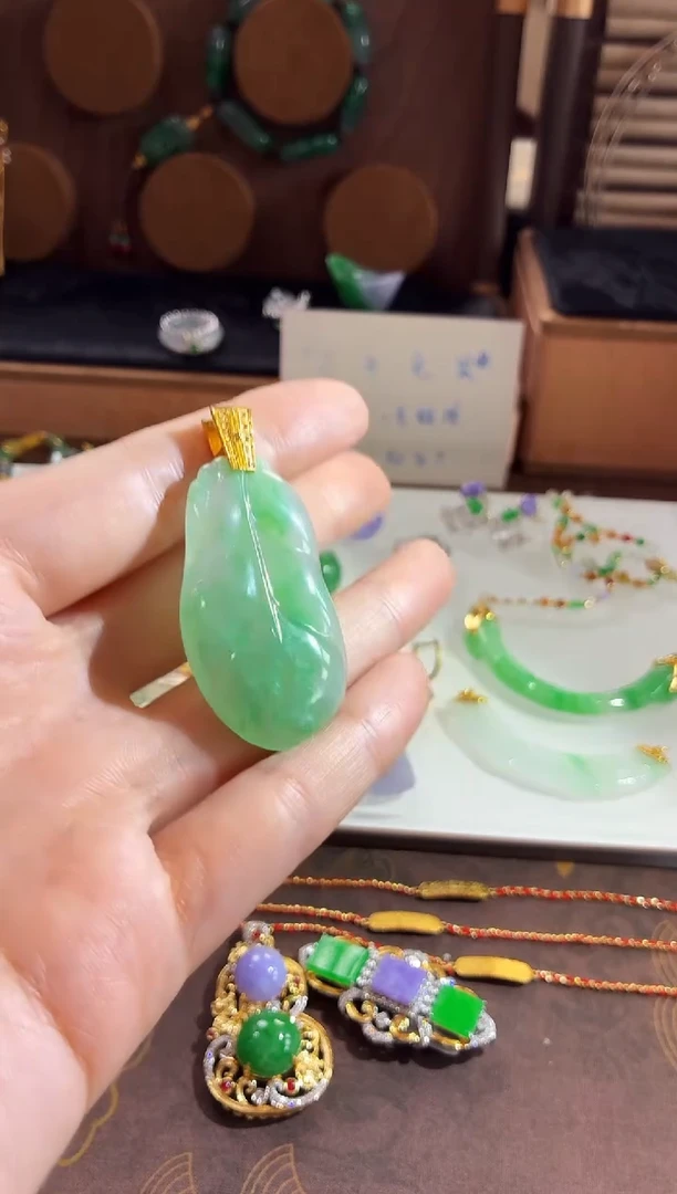 吊坠(不含链)18K金镶嵌翡翠吊坠