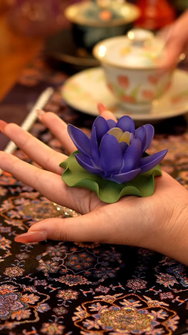 蓝莲花香插·········