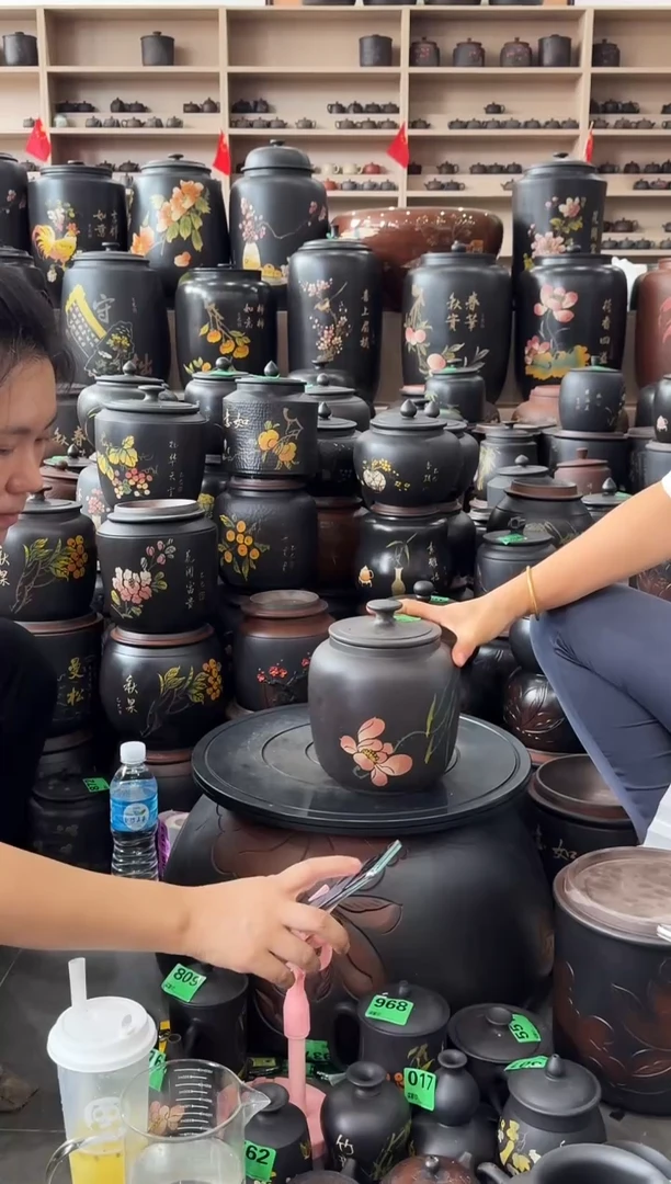 罐瑕疵茶叶罐 冬瓜彩填  977