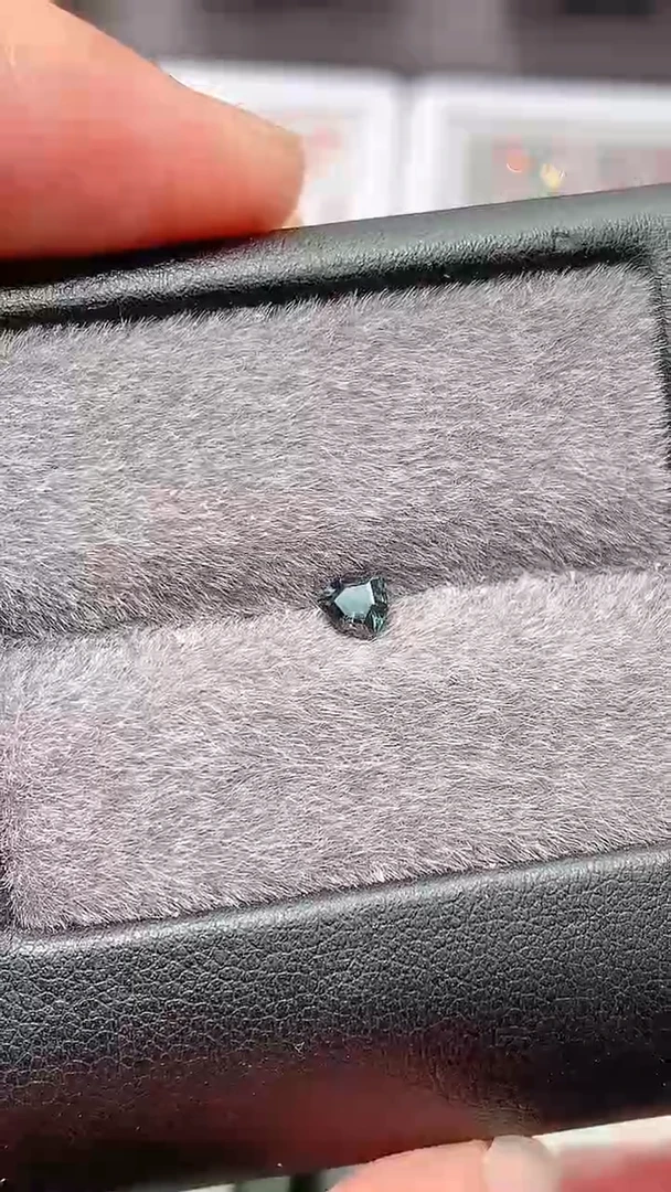 【闪购商品】尖晶石裸石未镶嵌异形0.35