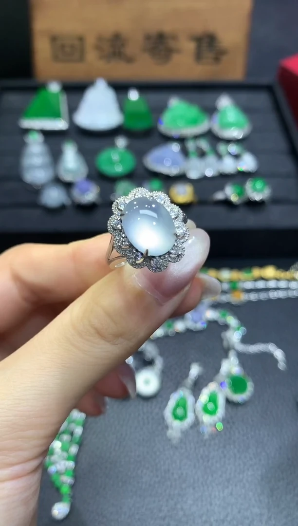 18K金镶嵌戒指翡翠31