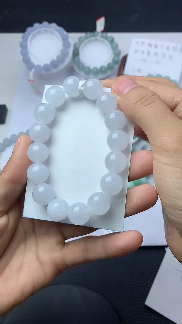 翡翠未镶嵌颈饰珠子