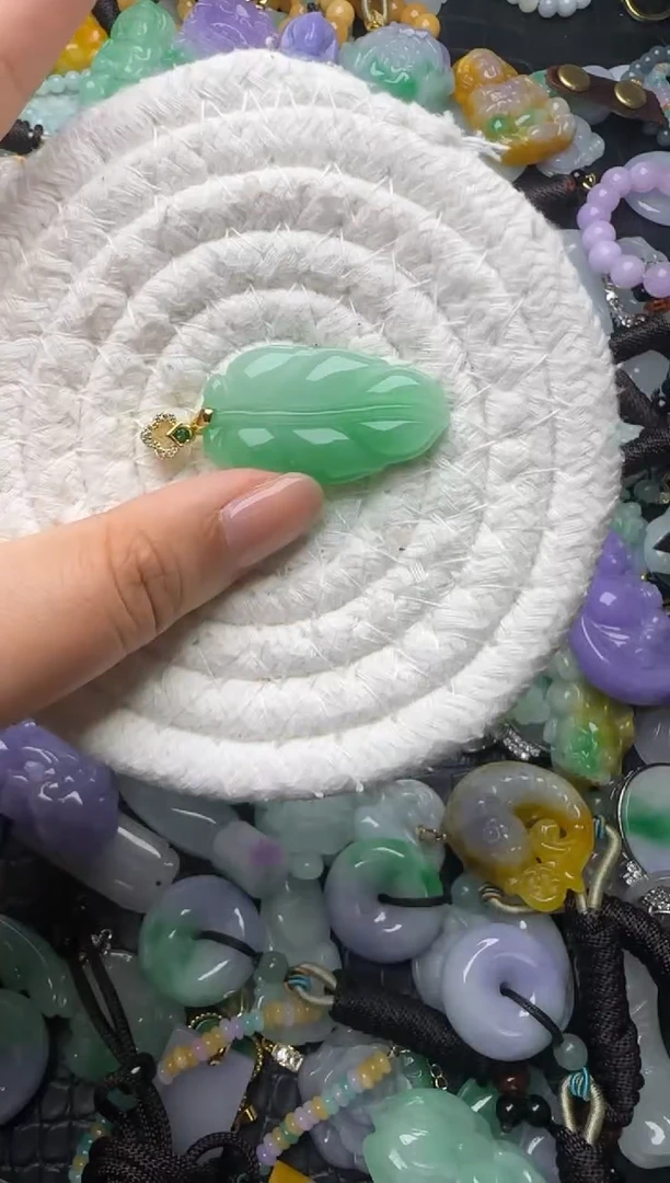 颈饰未镶嵌翡翠缅甸翡翠吊坠