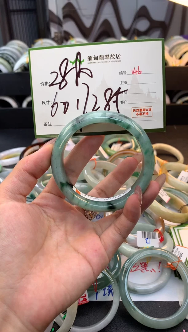 未镶嵌定制翡翠毛货需精细抛光+多人