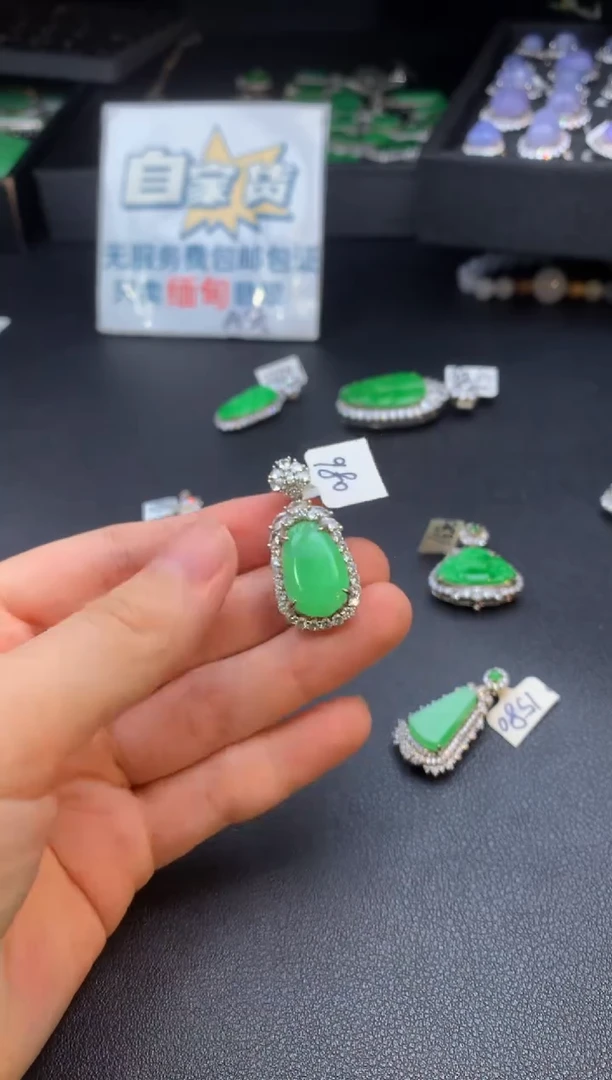 翡翠银S925镶嵌颈饰翡翠1