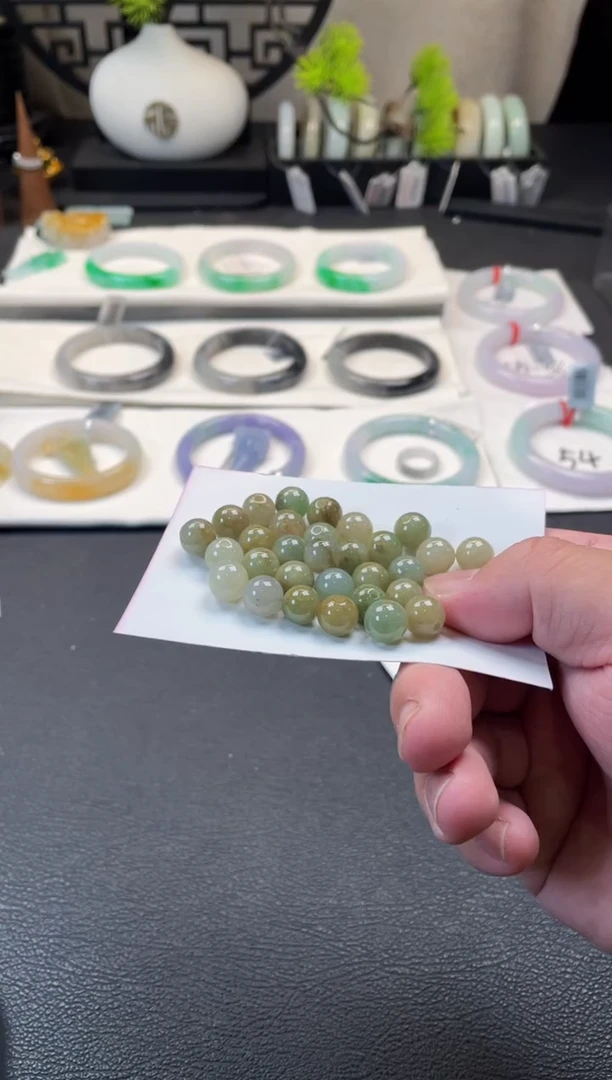 翡翠未镶嵌颈饰有纹裂