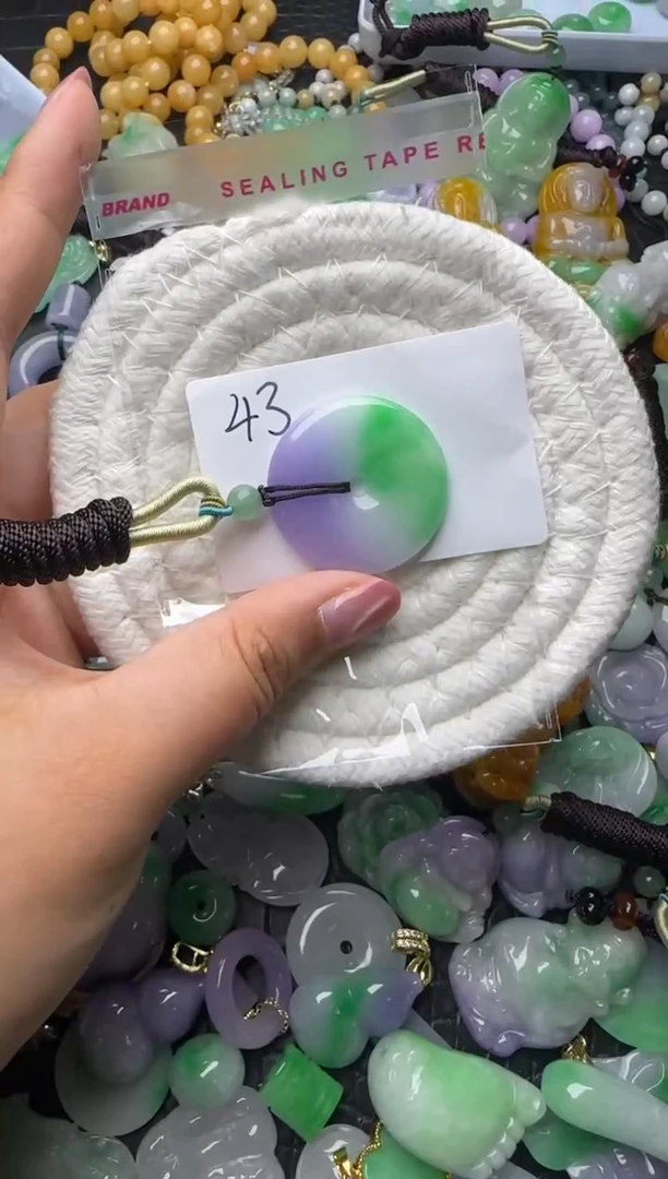 颈饰未镶嵌翡翠天然缅甸翡翠吊坠