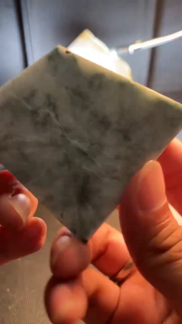 翡翠挂件未镶嵌翡翠