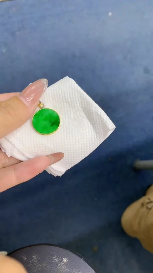 颈饰18K金镶嵌翡翠1