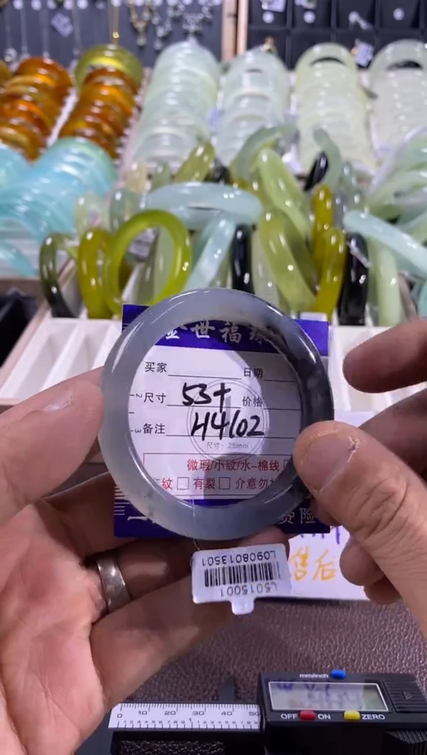 未镶嵌蛇纹石玉手镯1