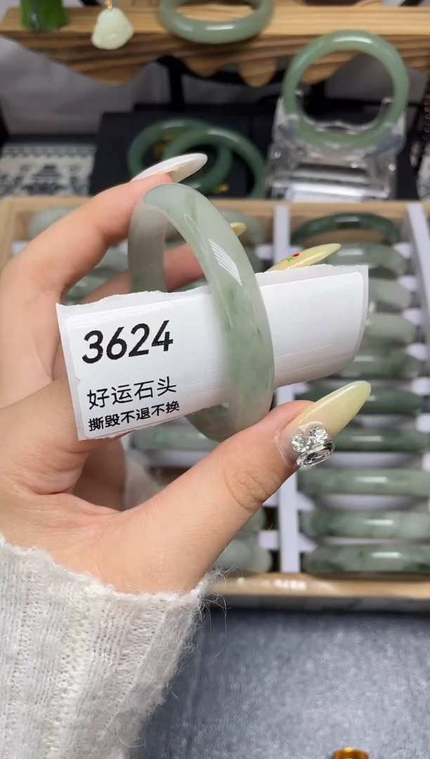 未镶嵌手镯石英质玉3624