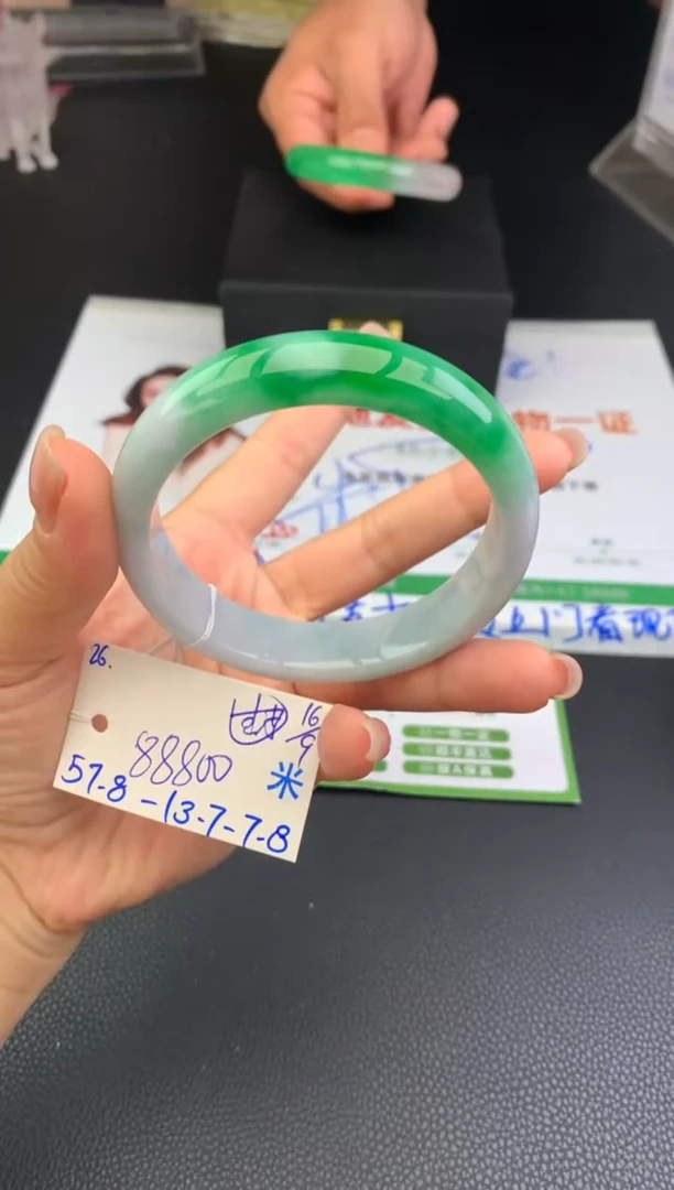未镶嵌手镯翡翠手镯