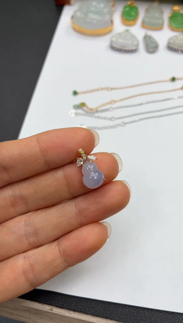 颈饰18K金镶嵌翡翠天然翡翠A货