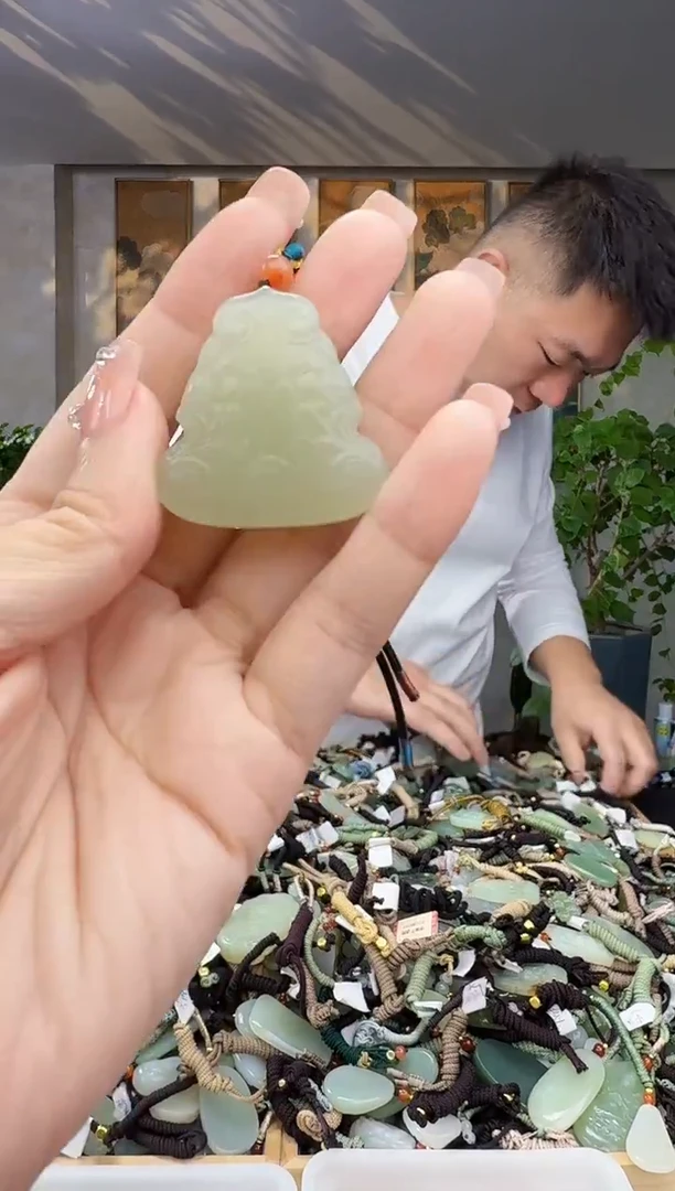 未镶嵌和田玉挂件拍一发一