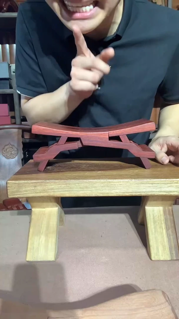 非洲紫檀（红花梨）瑕疵鲁班凳