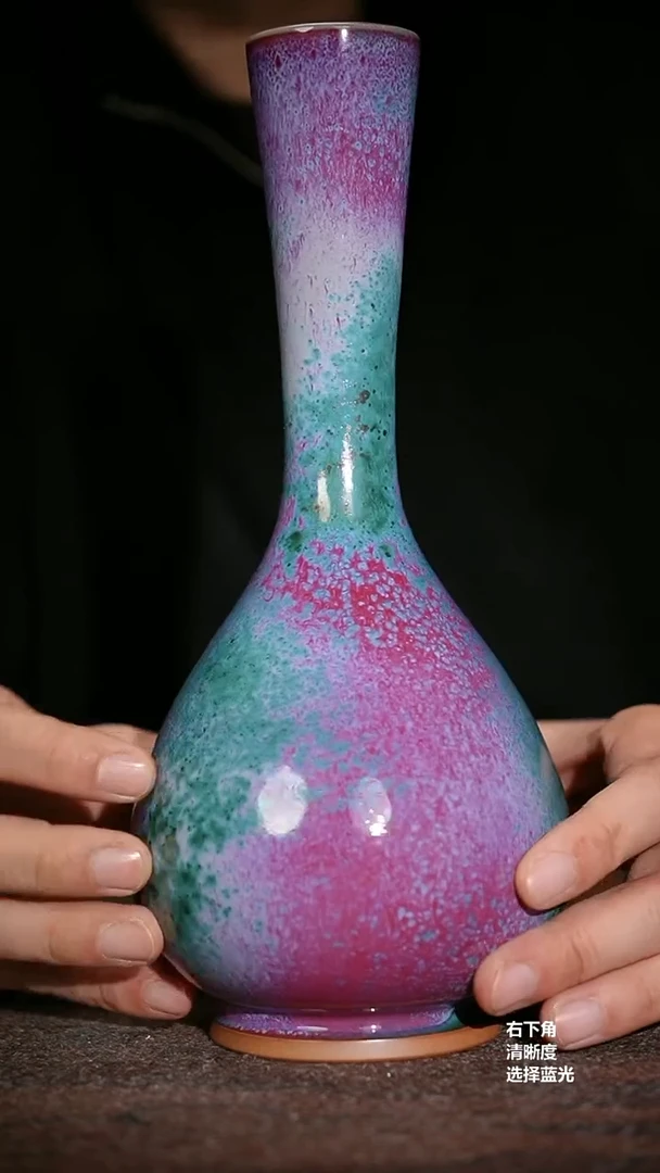 222-1王建勋长颈瓶