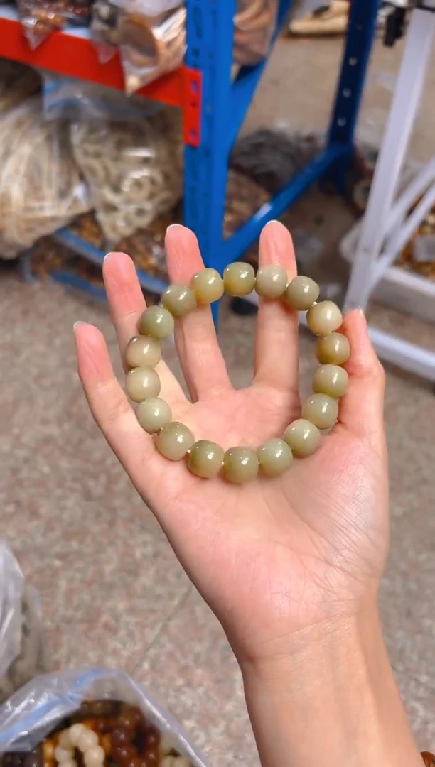 吊坠菩提根/象牙果榨菜色桶珠单圈