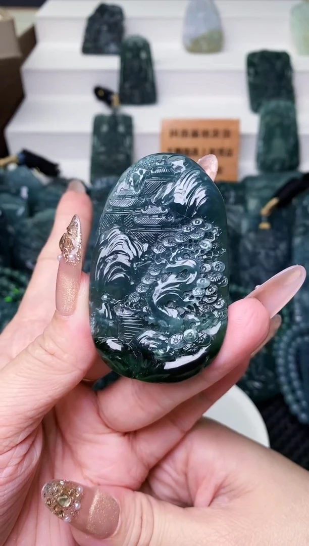 颈饰未镶嵌翡翠