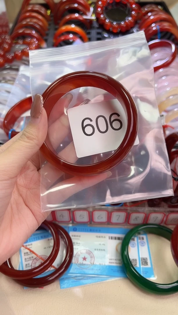 玛瑙/玉髓手镯未镶嵌62圈口*606
