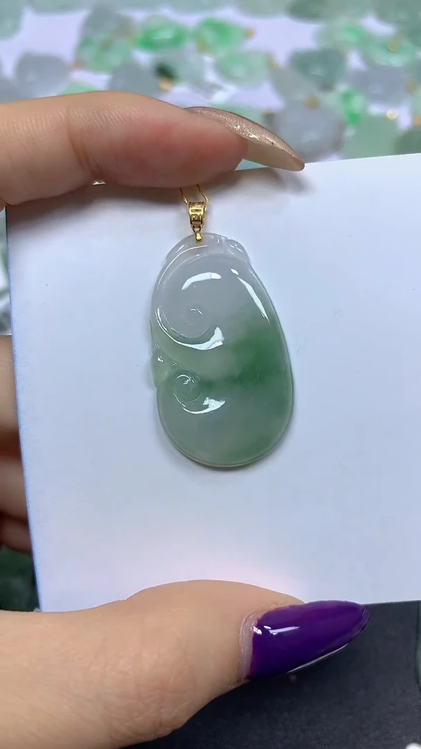 颈饰18K金镶嵌翡翠