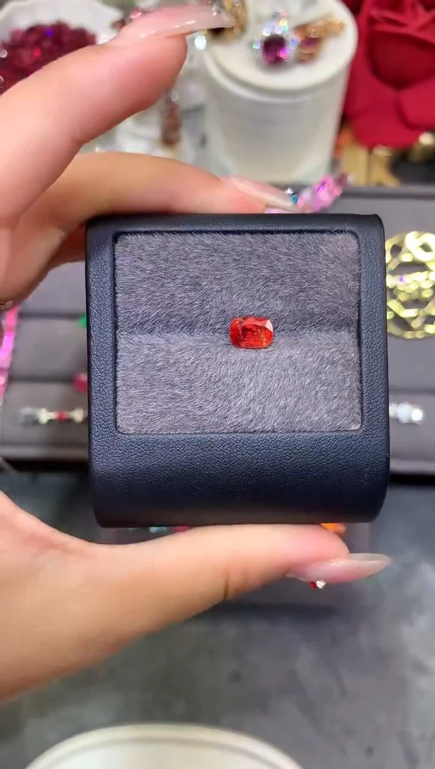 未镶嵌裸石定制尖晶石枕型 火焰橙色调 1.86ct