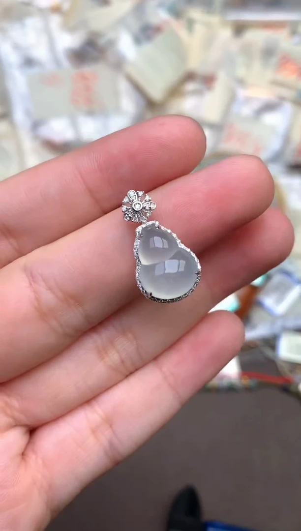 翡翠挂件18K金镶嵌—
