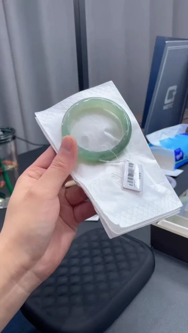 未镶嵌手镯翡翠2052****