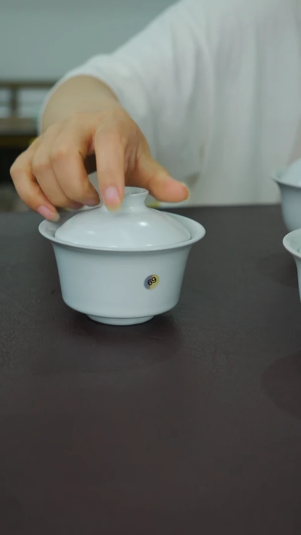 月白釉69号马蹄两才盖碗有暇   -二